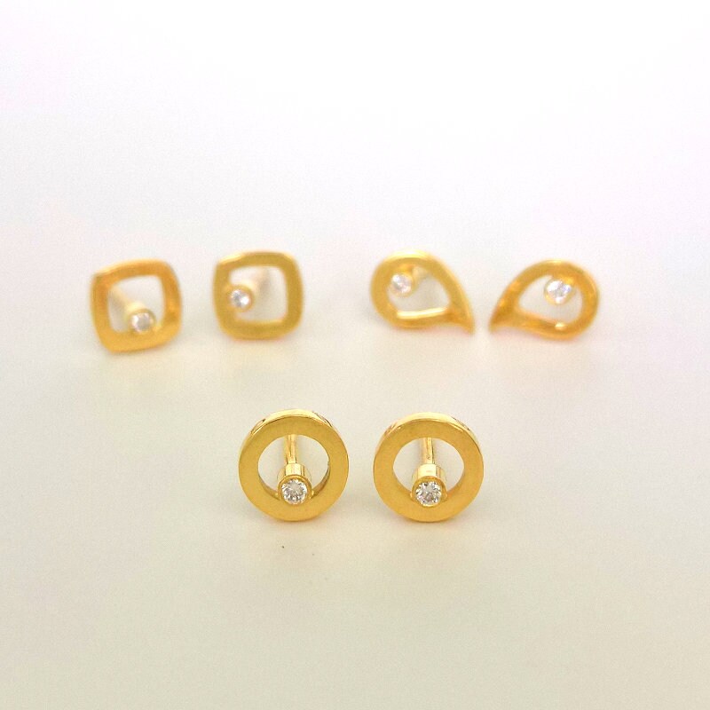 18k Gold Diamond Stud Earrings Circle Ear Studs Tiny Diamond - Etsy