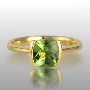 PERIDOT SOLITAIRE RING in 18k Gold | Contemporary, Modern 18k Gold Statement Ring with Cushion Cut Peridot | August Birthstone Gemstone Ring
