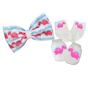 ¡Lazo en diadema, calcetines y manoplas antirrayas con dinosaurio para niña! Regalo perfecto para ducha/recién nacido que todo bebé necesita. ¡Lindo regalo para bebé!