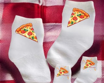 Pizzasokken voor baby/peuter/kind. Meerdere maten aangeboden. Keuze uit 0-6 maanden tot 10 jaar. Elke baby heeft het nodig. Leuk babycadeau!