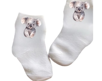 Chaussettes pour bébé/enfant en bas âge/enfant koala. Plusieurs tailles offertes. Choisissez entre 0-6 mois et 10 ans. Chaque bébé a besoin. Joli cadeau de bébé !