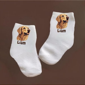 Schattige golden retrieversokken voor baby&#39;s/peuters/kinderen met naam. Meerdere maten aangeboden. Kies uit 0-6 maanden tot 10 jaar. Leuk cadeau!