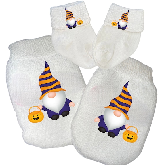 MITTENS Newborn no scratch Mittens With Gnome and Pumpkin. Halloween or Thanksgiving Boy or Girl! Perfect Shower / Newborn Gift!