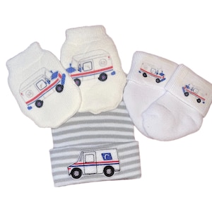 Neugeborenen Krankenhaus Hut mit Postwagen und der Option, No Scratch Fäustlinge und Socken hinzuzufügen. Sie wählen die Hutfarbe