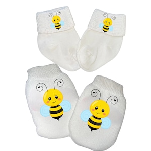 WANTEN & Sok Optie Pasgeboren geen kras Wanten met Bee.Boy of Girl! Perfect douche-/pasgeboren cadeau! Elke baby heeft het nodig. Leuk babycadeau!