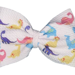 ¡Lazo en diadema con dinosaurio para niña y opción de agregar nombre! Regalo perfecto para ducha/recién nacido que todo bebé necesita. ¡Lindo regalo para bebé!