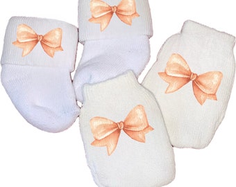 Newborn baby Mittens with bows! ! Every New Baby Girl Should Have Thes