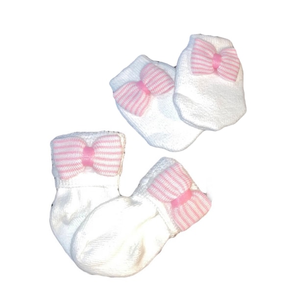 Newborn baby Mittens with bows! ! Every New Baby Girl Should Have Thes