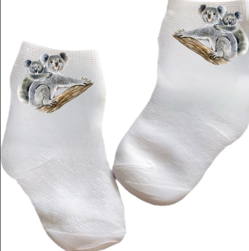 Chaussettes pour bébé/enfant en bas âge/enfant koala. Plusieurs tailles offertes. Choisissez entre 0-6 mois et 10 ans. Chaque bébé a besoin. Joli cadeau de bébé image 2