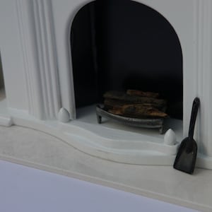 Luxury White Ceramic 1:12th Scale Miniature / Dolls House Fireplace Hearth