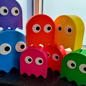 Retro gaming Ghost Piggy Bank | 3D Printed Coin Bank in Custom Colors for Gamers & Collectors