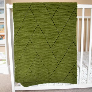 CROCHET PATTERN // Magnolia Herringbone Modern Chevron Lapghan, Throw or Crib Eyelet Blanket