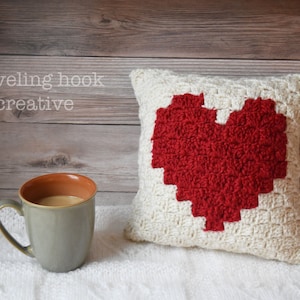 CROCHET PATTERN // Sweetheart Mini Pillow, Throw Pillow, Decorative Pillow, Valentine&#39;s Day Heart Pillow, Home Decor C2C Graph