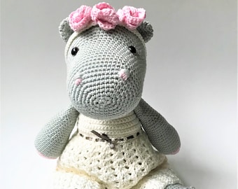 Neeltje the hippo PDF crochet pattern