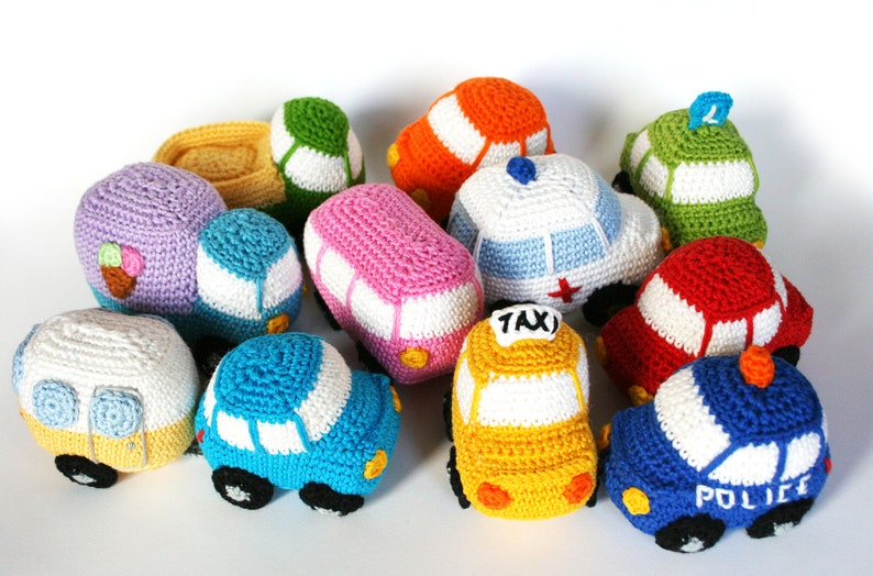 10 little cars PDF crochet pattern image 1