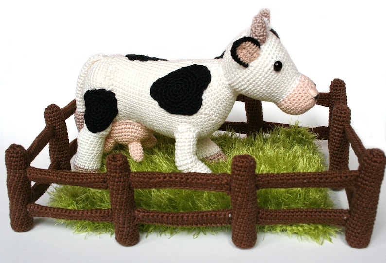 Bertha the cow PDF crochet pattern image 1