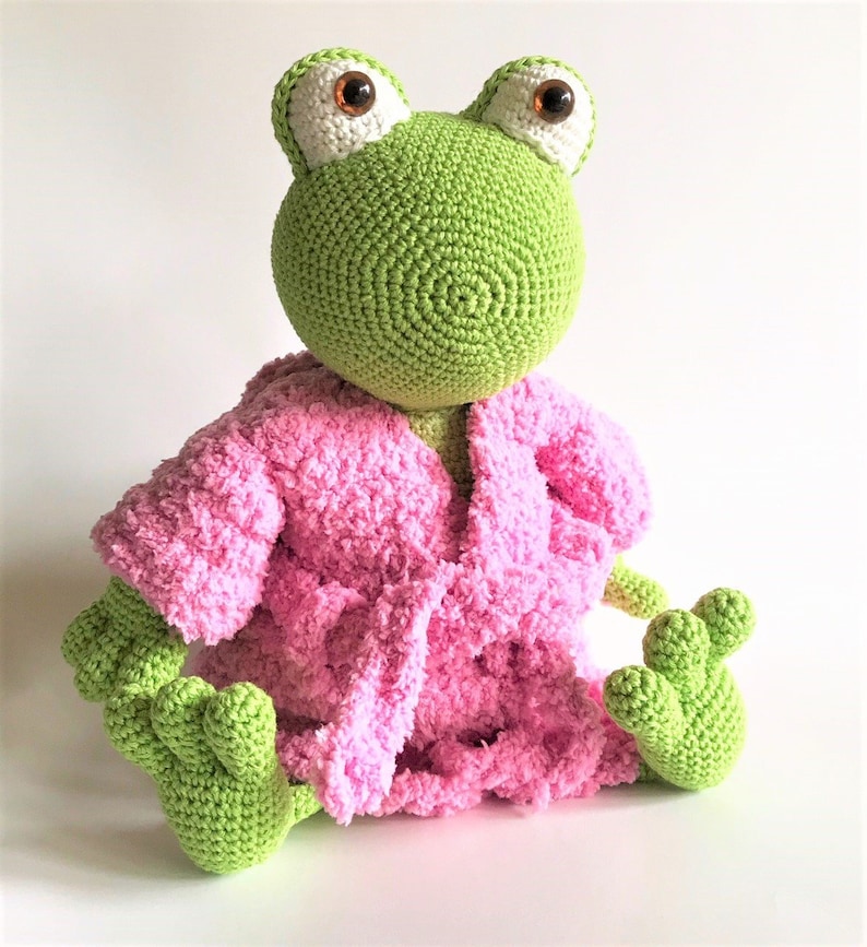 Kimmi the frog PDF crochet pattern image 1