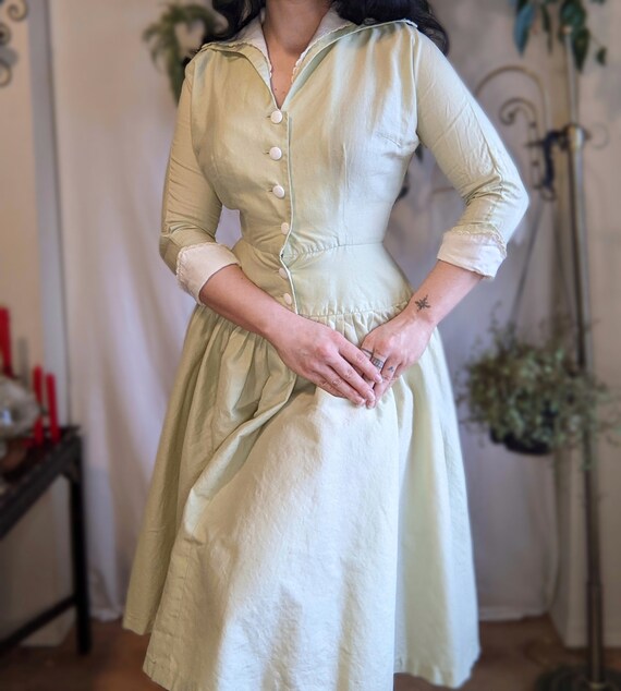 Lovely Pastel Mint Green Vintage 1950s Day Dress w