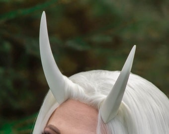 White Resin Cast Oni Horns - Demon / Devil / Dragon / Monster Horns for Costumes, Cosplay, Halloween, Ren Faire