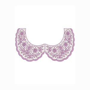 Puede incluir: Un cuello decorativo con volantes con un diseño de bordado floral. El cuello es de color lavanda con un fondo blanco y un borde festoneado. El diseño floral incluye flores y hojas.