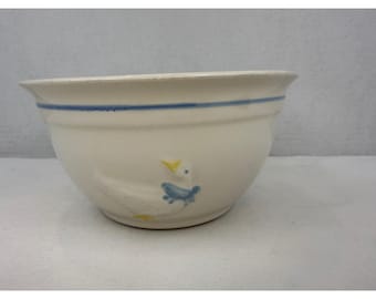 Bol para mezclar de gres vintage con forma de pato, color crema, rayas azules y relieve, estilo rústico campestre.