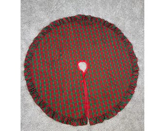Vintage Granny Cottage Christmas Tree Skirt Red Green Plaid Quilted Ruffle 44"