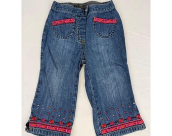 Jeans de mezclilla vintage Gymboree para niñas pequeñas con bordado floral, talla 18-24 meses, color azul.