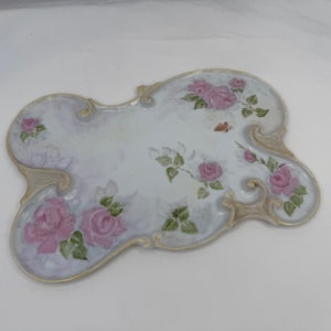 Bandeja de tocador antigua de porcelana pintada a mano con rosas rosas, firmada por T Baker Butterfly.