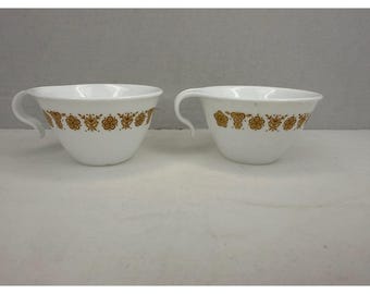 Juego de 2 tazas de té vintage Corelle Butterfly Gold con asa de gancho, fabricadas en Corning, color blanco y amarillo.