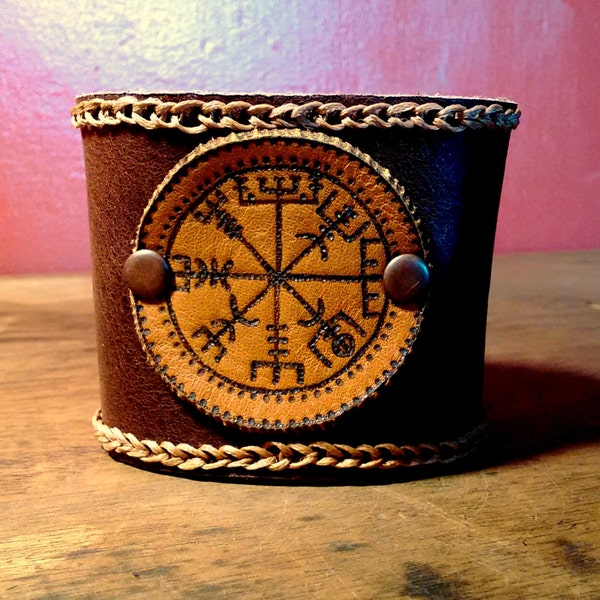 Vegvísir Runic Compass bracer