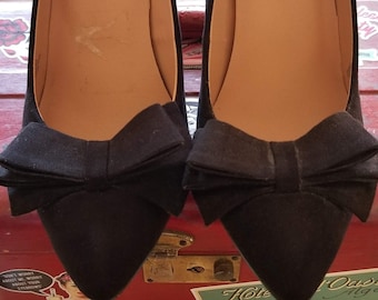 Betsey Johnson Pumps Bow Heels~Classic Pointed Toe Pumps~Vintage Pumps~Betsey Johnson Size 10~Bow Stiletto Heels~Pin Up~Hollywood Glamour