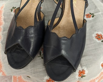 Vintage Slingback Heels By Joansen Size Aprox 9.5-10 Dark Navy Blue Scalloped Edge 1940's-50's