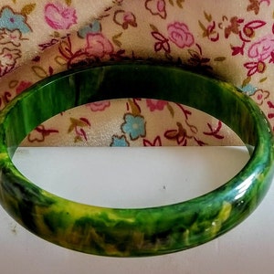 Vintage Spinach Green Bakelite Bangle 1930's-40's-Spinach Green & Yellow End Of Day Bakelite Bangle Beautiful Swirls-Mid Century image 9