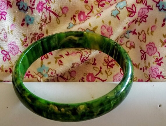 Vintage Spinach Green Bakelite Bangle 1930's-40's… - image 3