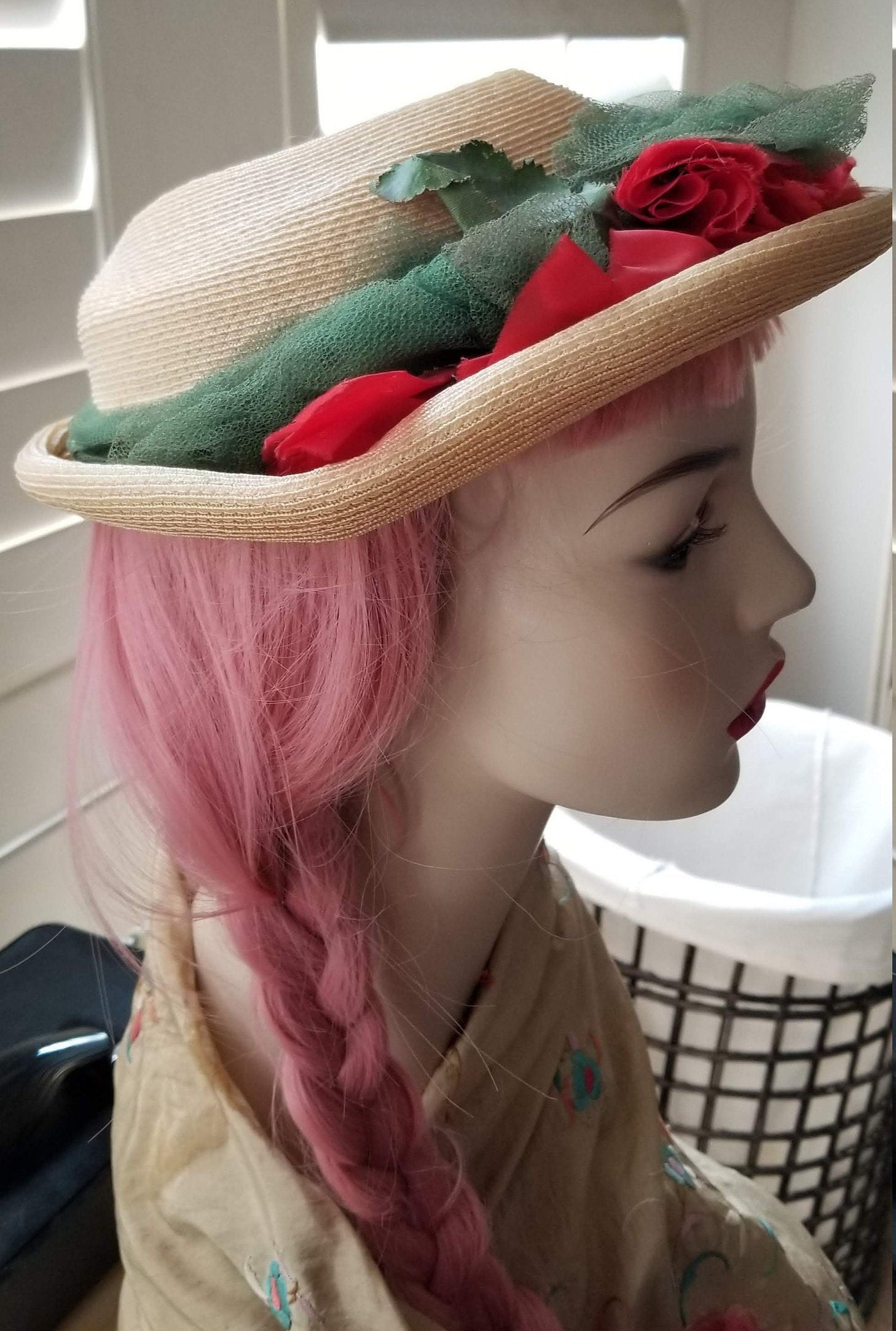 Cello straw 1950s vintage hat, silk flowers and pink netting Great condition 1950s Vintage Straw Hat with Red Flowers and Veil by Cele  main image 3