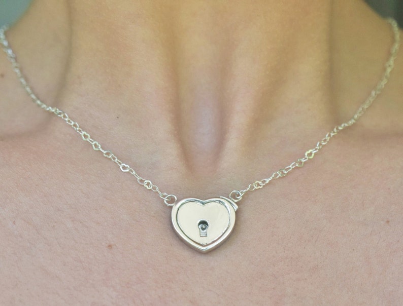 ULTRA DiSCREET Solid 925 Sterling Silver Hypoallergenic FUNCTIONING Locking All Heart Heart BDSM Bondage Sub Submissive Pet Day Collar /& Key