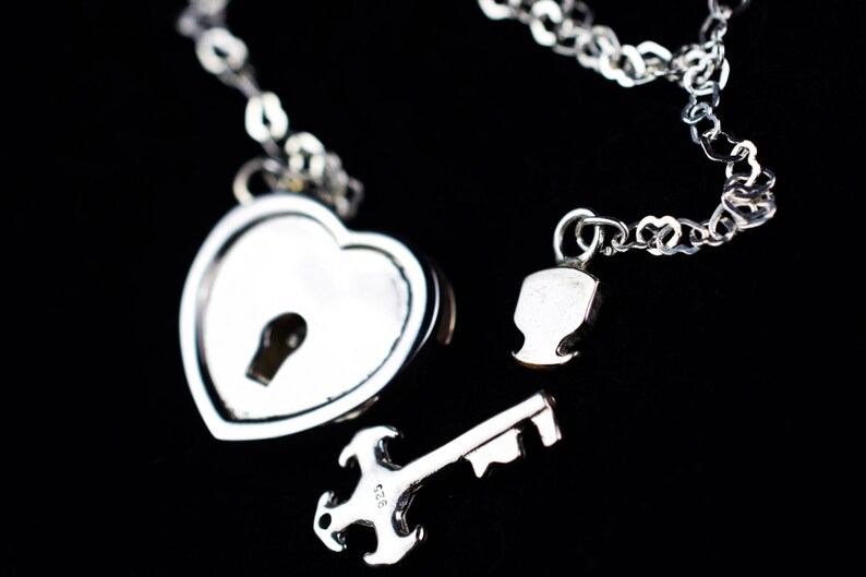 ULTRA DiSCREET Solid 925 Sterling Silver Hypoallergenic FUNCTIONING Locking All Heart Heart BDSM Bondage Sub Submissive Pet Day Collar /& Key
