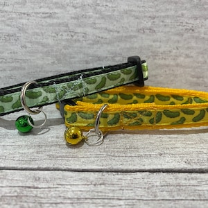 Pickle Fruit and Veg Collar – Comic Silly Design for Cats and Small Dogs