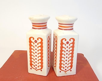 Vintage 1964, Rare Set HOLT-HOWARD, Ceramic Salt & Pepper Shakers, Red-Orange Stacked Hearts Pattern on Cream Color, Folk Art Design