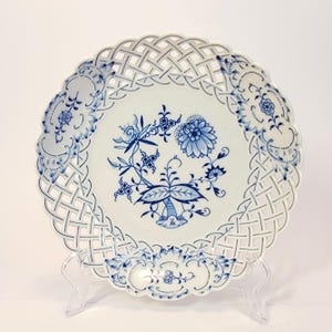 Antique MEISSEN Porcelain Bowl, 8" Diameter, Blue Onion Pattern, Reticulated Sides, Blue Double Sword Mark