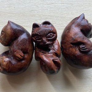 Hard Carved Wooden Beads - Cat  30 mm