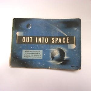 Tarjetas de Brooke Bond Out Into Space - 49 de 50 en un álbum. Tarjetas del zodiaco y la astronomía hechas en 1956 para coleccionar y hacer manualidades OT131A