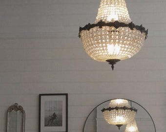 Splendido lampadario in ottone in stile Impero francese.