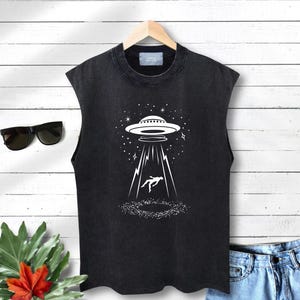 UFO Abduction Cropped T-Shirt: Washed Black Sleeveless Alien Top