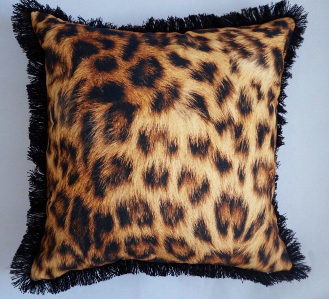 Cojín animal estampado de leopardo con ribete de flecos Etsy