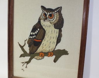 vintage c. 1981 Crewel embroidery picture. Ye olde wise Owl.  Framed & under glass. 17.5" x 21.5"