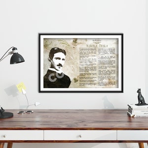 K&ouml;nnte beinhalten: Ein Schwarzwei&szlig;portr&auml;t von Nikola Tesla mit einem Zitat &uuml;ber sein Leben und Werk. Das Zitat ist auf einem Hintergrund im Vintage-Stil mit floralen Akzenten gedruckt.