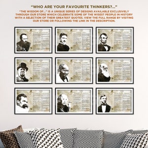 K&ouml;nnte beinhalten: Eine Collage aus neun Schwarzwei&szlig;portr&auml;ts ber&uuml;hmter Denker, darunter Fjodor Dostojewski, Nikola Tesla, Abraham Lincoln, Winston Churchill, Mahatma Gandhi, Charles Darwin, Friedrich Nietzsche, Albert Einstein und Ralph Waldo Emerson. Jedes Portr&auml;t ist von einem schwarzen Rahmen umgeben und vor einem Hintergrund aus alten Zeitungsartikeln platziert. Der Text "WHO ARE YOUR FAVORITE THINKERS? ..." erscheint oben in der Collage.