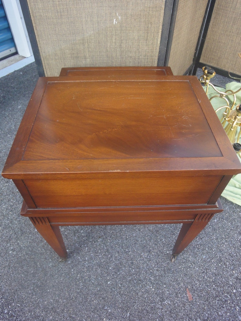 IMPERIAL FURNITURE Grand Rapids Mi/solid Mahogany End Table/vintage