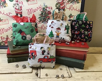 Holiday Mini Gift Bags, Christmas Treat Bags,  Gift Card holder  Gift Exchange, s Party Favor, set of 2, made with licensed Peanuts fabric